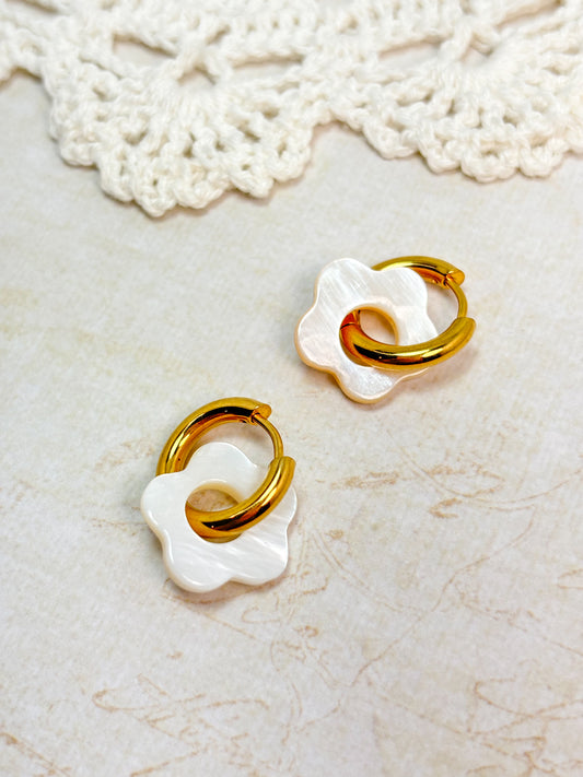 Seaside Flower - Shell Flower Hoop Earrings