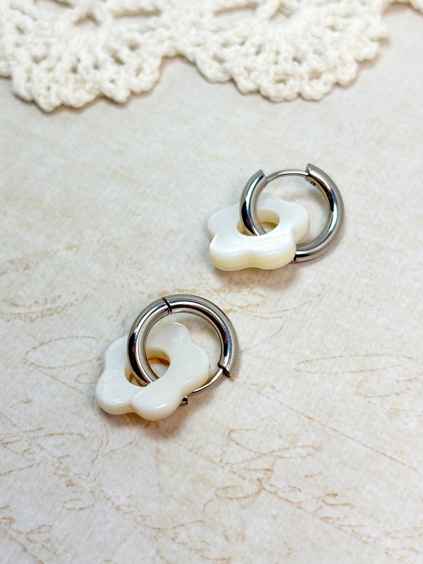 Seaside Flower - Shell Flower Hoop Earrings